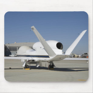 Unbemannte Flugzeuge des globalen Falken Mousepad