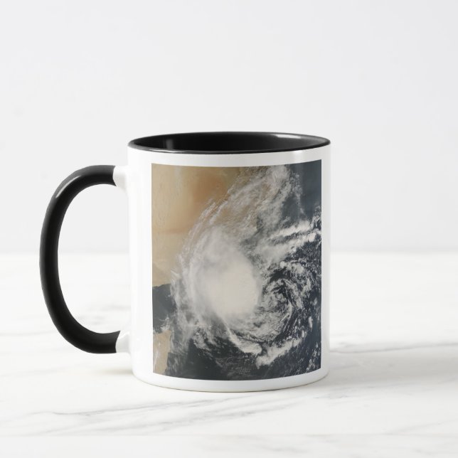 Unbenannter tropischer Zyklon Tasse (Links)