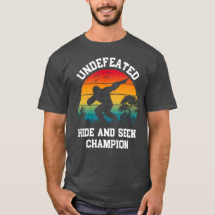 Unbesiegter Hide and Seek Champion - Funny Bigfoot T-Shirt