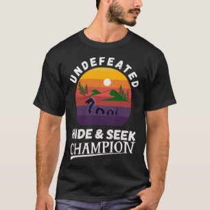 Unbesiegter Hide-and-Seek-Meister Loch Ness Monste T-Shirt