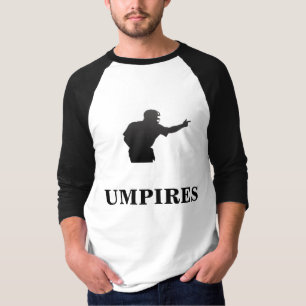 Unbesiegtes Umps T-Shirt
