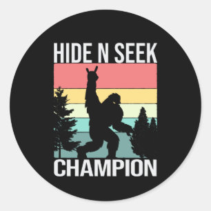 Unbestrittene Ausblenden N Seek Champion Bigfoot Runder Aufkleber