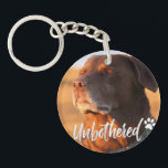 Unbothered Golden Hour Dog – Premium Minimalist Schlüsselanhänger<br><div class="desc">Capture the ultimate vibe of peace and serenity with our 'Unbothered' Dog T-shirt design. Featuring a soulful Labrador/Retriever soaking up the golden hour sun with eyes closed, this design perfectly embodies the feeling of switching off from the world. Written in a trendy, handcrafted script, the word 'Unbothered' adds a modern,...</div>
