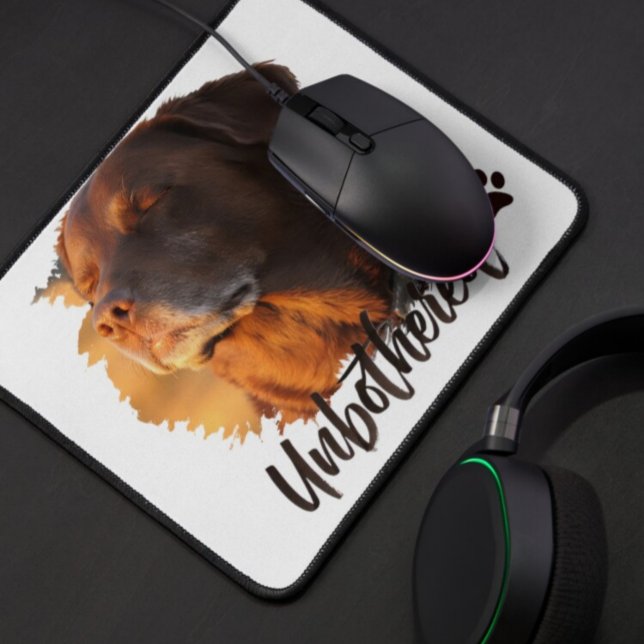 Unbothered Golden Hour Hund – Premium Minimalistis Mousepad (Von Creator hochgeladen)