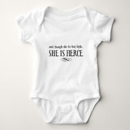 Und obwohl sie nur wenig ist, ist sie erbittert baby strampler