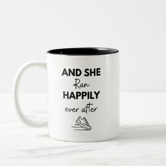 Und sie lief glücklich bis ans Ende ihres Marathon Zweifarbige Tasse