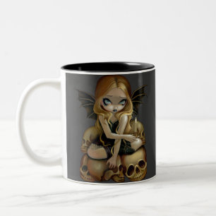 "Une bougie dans" la tasse foncée