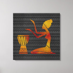Une femme africaine sur la toile de tambour