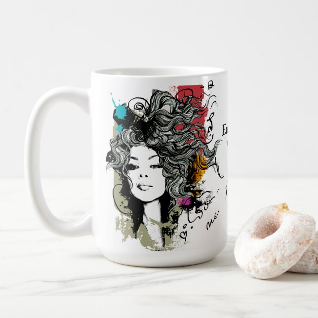 Une femme forte et habilitée personnalisent Mug (Avec donut)