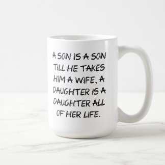 Une fille est une fille toute sa tasse de café de