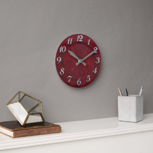 Une horloge murale inspirée du vieux verre rouge d
