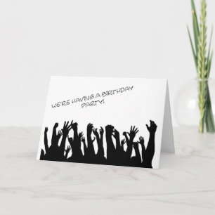 Une invitation à la fête avec une foule qui applau