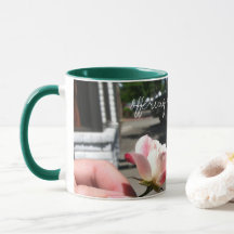Une main n'est pas en hausse une tasse de
