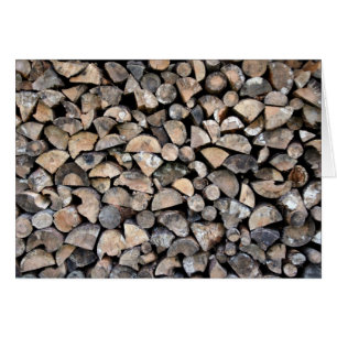 Une pile de bois de chauffage