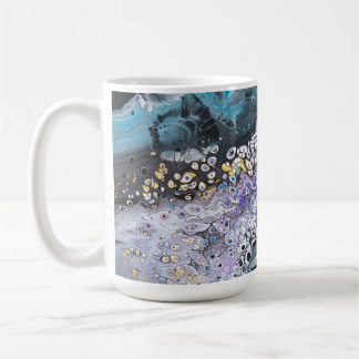 Une tasse à café avec des oeuvres d'art originales