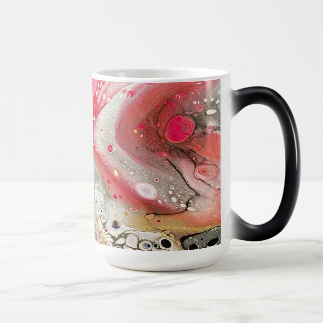 Une tasse aux couleurs rose, or et noir (Droite)