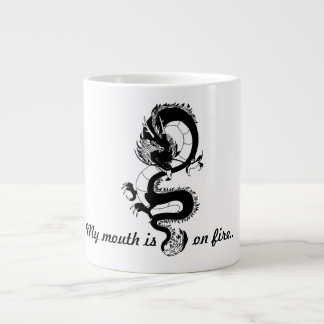 Une tasse classique avec un dragon