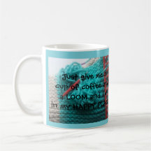 Une tasse de café et un métier à tisser
