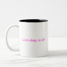 Une tasse gaie dans vie de chanson "petites