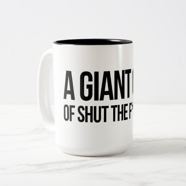 Une tasse géante de fermer le cul (Devant gauche)
