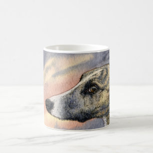 Une TASSE timide et belle de chien