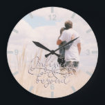Unendlich und jenseits der Liebe Paare Valentinsta Große Wanduhr<br><div class="desc">Zaubershirts Designs - Ein romantisches Design mit einer unendlichen Grafik.
Anpassen Sie diese Uhr einfach mit Ihrem Foto oder Bild.
Für zusätzliche Anpassung leicht fallen mir eine Nachricht unten. 
Ich würde mich freuen,  Ihre Designwünsche wahr werden zu lassen! 
www.zazzle.com/store/zaubershirts www.zazzle.com/store/youropea_papeterie</div>