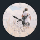 Unendlich und jenseits der Liebe Paare Valentinsta Große Wanduhr<br><div class="desc">Zaubershirts Designs - Ein romantisches Design mit einer unendlichen Grafik.
Anpassen Sie diese Uhr einfach mit Ihrem Foto oder Bild.
Für zusätzliche Anpassung leicht fallen mir eine Nachricht unten. 
Ich würde mich freuen,  Ihre Designwünsche wahr werden zu lassen! 
www.zazzle.com/store/zaubershirts www.zazzle.com/store/youropea_papeterie</div>