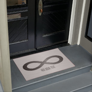 Unendliches Symbol auf Imitaten Metalltextur von S Fußmatte
