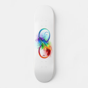 Unendliches Symbol mit Regenbogenfederhalter Skateboard