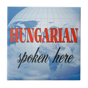Ungarisch, gesprochen hier bewölkte Erde Fliese