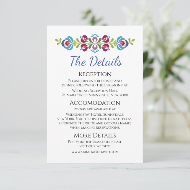 Ungarische Design Violet Floral Wedding Begleitkarte (Stehend Vorderseite)