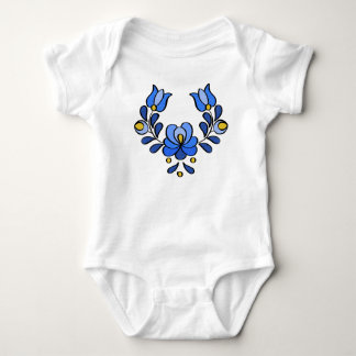 Ungarisches Stickereimuster, "Matyo" Baby Strampler