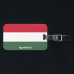 Ungarnisches Flaggenpaterotisch Gepäckanhänger<br><div class="desc">Ungarische Nationalflagge Patriotische Gepäckmarke mit der ungarischen Flagge, die auf der einen Seite des Tags aufgedruckt ist. Der mit dem lebendigen Schriftart geschriebene Ländername ist in das Design am unteren Rand integriert. Der Text kann mit der Funktion "Anpassen!" vollständig angepasst werden. Die andere Seite des Tags ist für Ihre Informationen...</div>