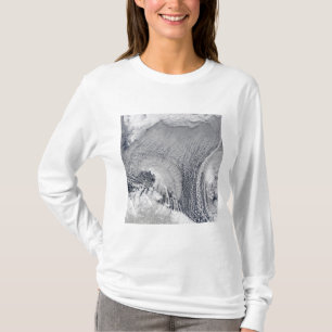 Ungewöhnliche Wolkenbildungen über dem Barentsse T-Shirt