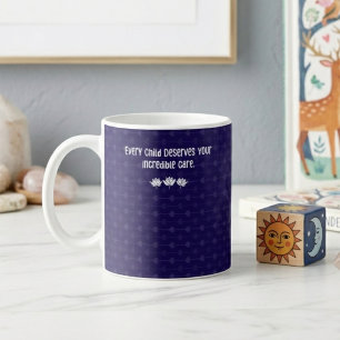 Unglaubliche Fürsorge für jedes Kind - Liebe eines Kaffeetasse