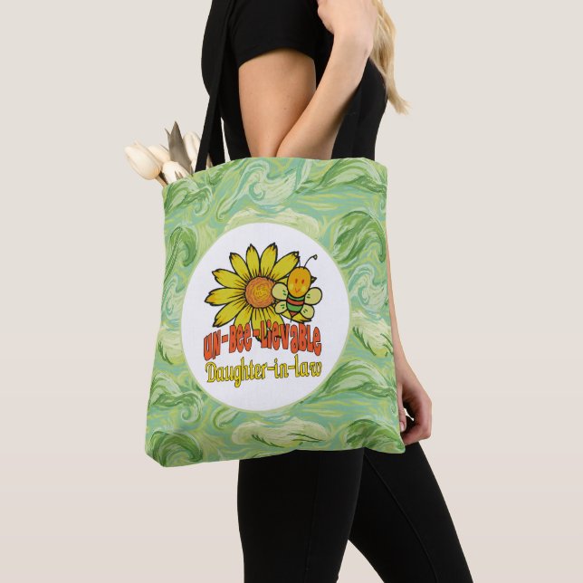 Unglaubliche Schwiegertochter Sonnenblumen und Bie Tasche (Von Nahem)