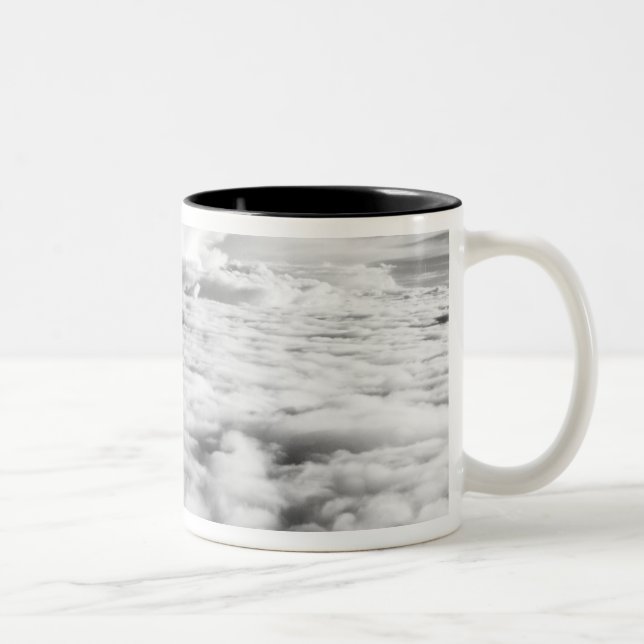 Unheimliche Wolke bei Sonnenaufgang.2 Zweifarbige Tasse (Rechts)