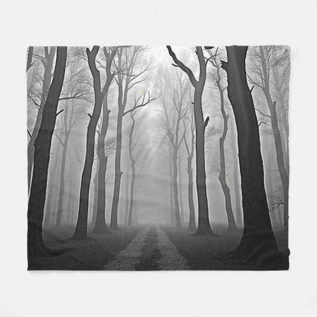 Unheimlicher nebliger Waldweg Kunst Fleecedecke (Vorderseite (Horizontal))