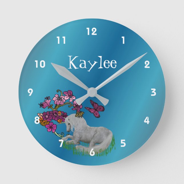 Unicorn And Flowers Personalized Name Runde Wanduhr (Vorderseite)