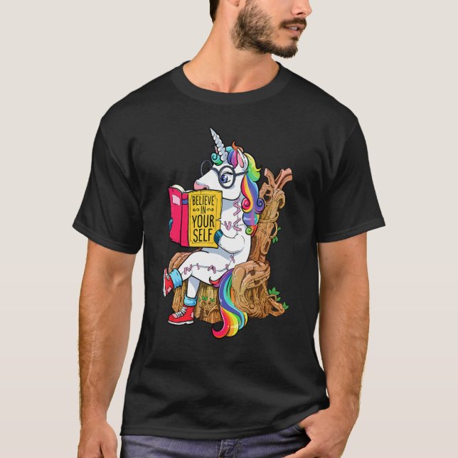 Unicorn glauben an Ihr selbst Motivierend Buch T-Shirt (Vorderseite)