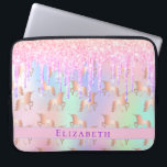 Unicorn Glitzer Rosa lila Holografin Laptopschutzhülle<br><div class="desc">Ein trendiger,  regenbogenfarbener Hintergrund mit Einhorn- und Regenbogenpastellfarben in Rosa,  lila,  Rose Gold,  Minzgrün. Dekoriert mit Imitaten Glitzer Tropfen in Rose Gold,  Rosa und lila und ein goldenes Einhornmuster. Personalisieren und fügen Sie einen Namen,  lila Buchstaben.</div>