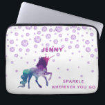 Unicorn lila Diamanten - Anführungszeichen für wei Laptopschutzhülle<br><div class="desc">Ein fantasy-buntes Einhorn in Türkis,  lila und ein bisschen rosa für einen Uniorn-Gläubigen. Ultra violette Diamanten auf einem schicken weißen Hintergrund. Vorlage für einen Namen. Lila Skript und der Text: Sparkle,  wo immer du hingehst. Benutzen Sie den Backspace-Schlüssel,  wenn Sie die Tasche ohne Namen gewollt haben.</div>