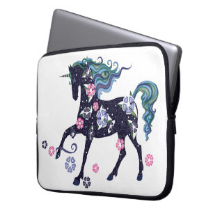 Unicorn mit den Blumen, dunkelblau Laptopschutzhülle