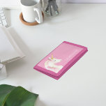 Unicorn, niedliches Mädchen Trifold Geldbörse<br><div class="desc">Rosa Hintergrund mit niedlichem Einhornkopf. Das Einhorn in Weiß und Weich in Rosa. Personalisieren und einen Namen hinzufügen.</div>