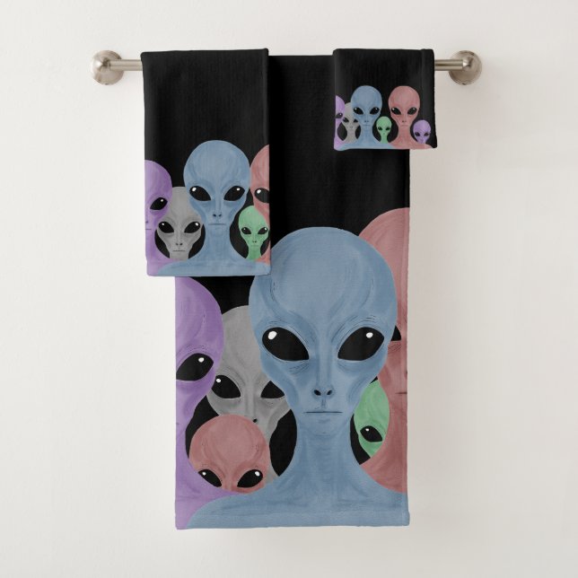 Unique Hand Drawn Multi Coloured Aliens  Badhandtuch Set (Insitu)