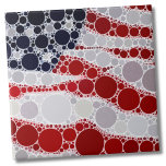 Unique Patriotic American Flag Fliese<br><div class="desc">Dieser coole abstrakte patriotische Druck zeichnet sich durch eine abstrakte amerikanische Flagge mit fließenden US Flagge aus. Rot Weiß und Blau besteht aus Kreisen unterschiedlicher Größe. USA Patriotic Red White Blue American Flag Keramik Fliesen</div>