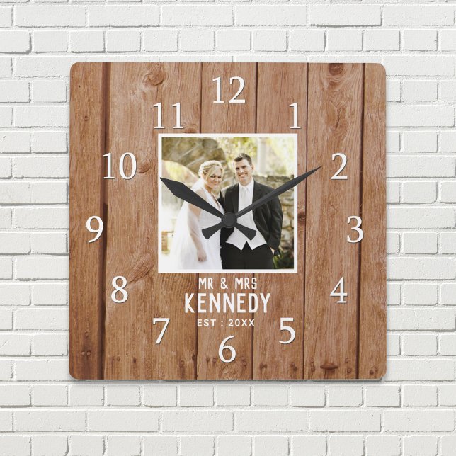Unique Wedding Foto Anniversary Wood Personalized Quadratische Wanduhr (Unique Wedding Photo Anniversary Wood Personalized Square Wall Clock)