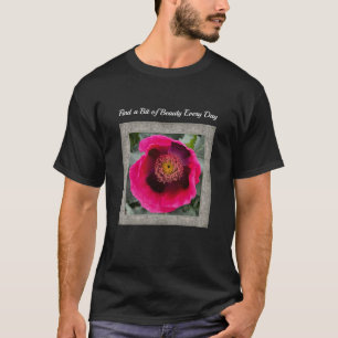 Unisex T - Shirt mit wunderschöner Magenta Poppy