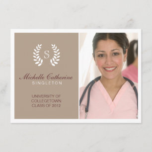 Universität Brown u. weiße Abschluss-Mitteilung Ankündigung