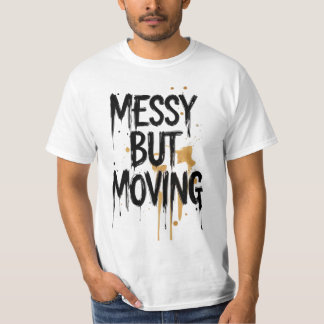 Unordentlich, aber in Bewegung – Minimalschrift-T- T-Shirt